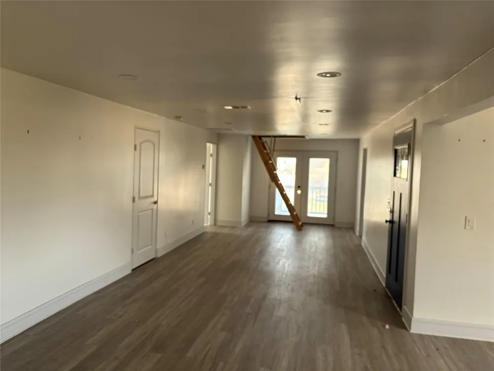 989 Alberdie Drive Crystal Beach, TX 77650