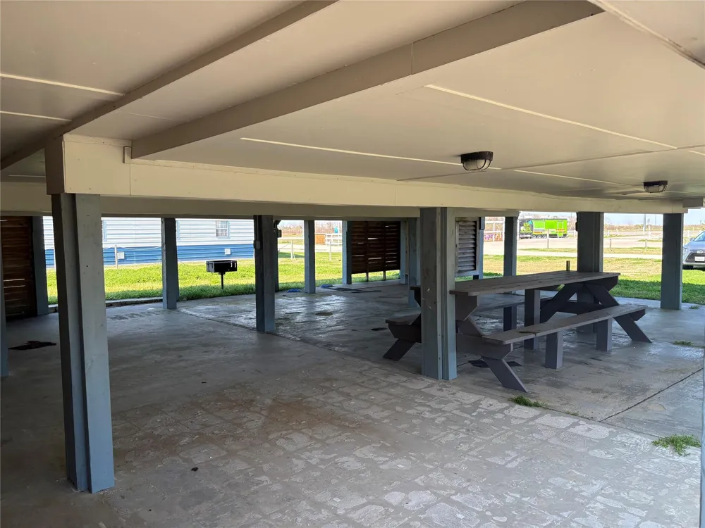 989 Alberdie Drive Crystal Beach, TX 77650