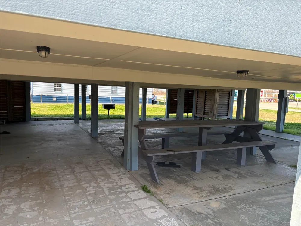 989 Alberdie Drive Crystal Beach, TX 77650