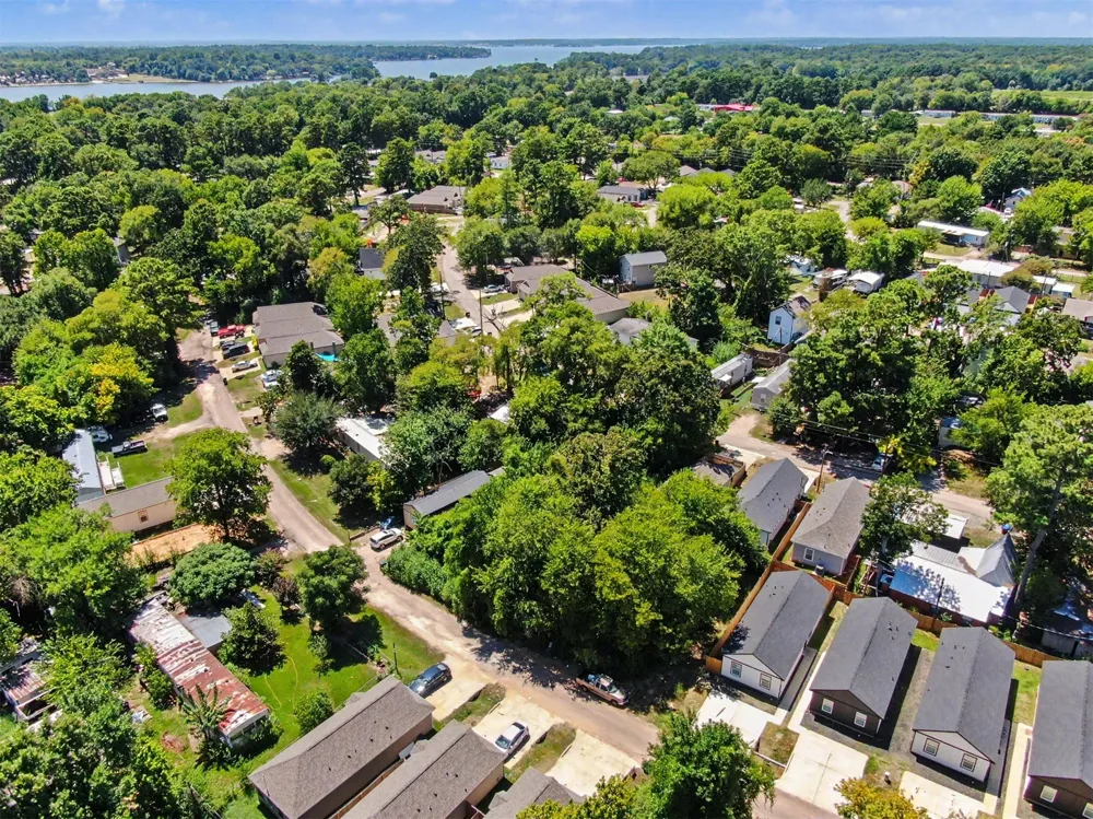 11547 Persimmon Street Willis, TX 77318