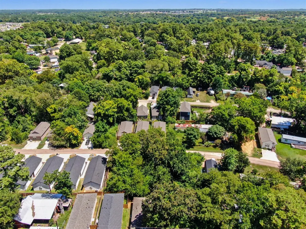 11547 Persimmon Street Willis, TX 77318