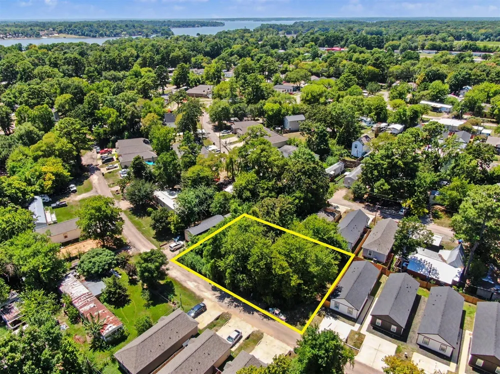 11547 Persimmon Street Willis, TX 77318