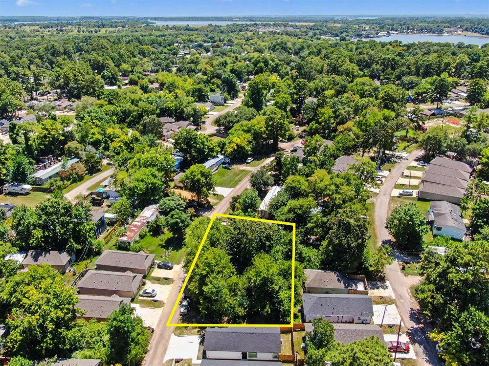 11547 Persimmon Street Willis, TX 77318