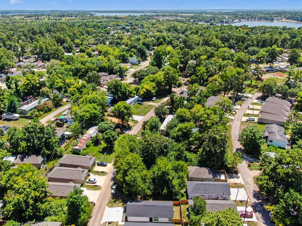 11547 Persimmon Street Willis, TX 77318