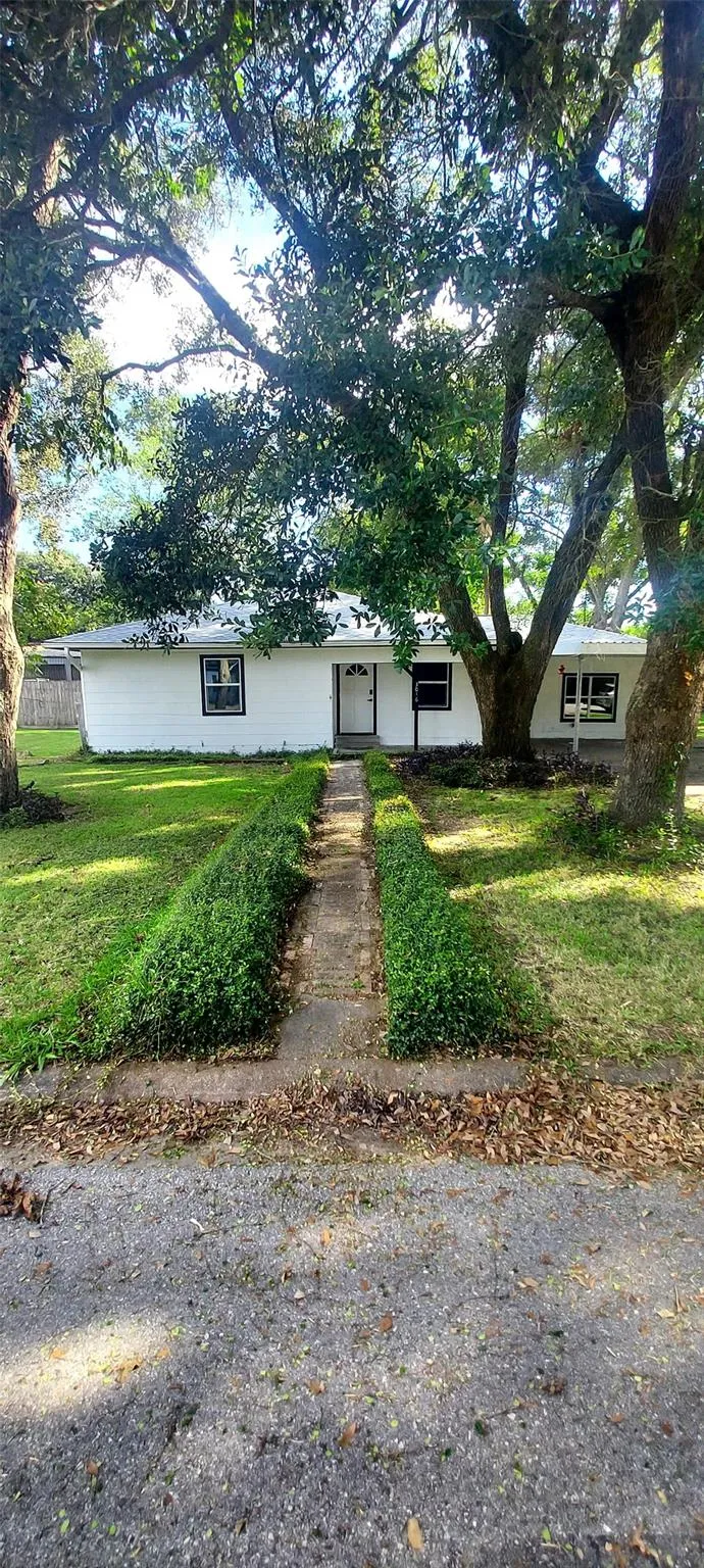 3016 Lincoln Street Liberty, TX 77575