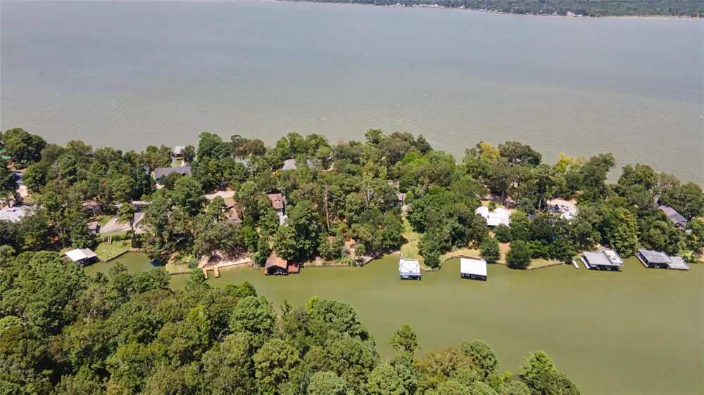 La Jolla Court Huntsville, TX 77320
