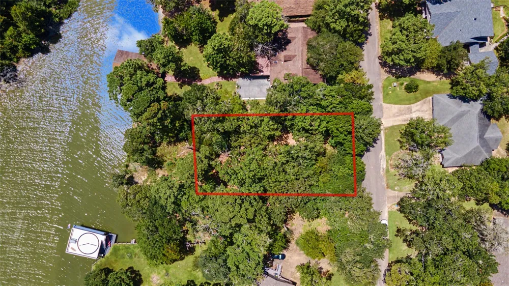 La Jolla Court Huntsville, TX 77320