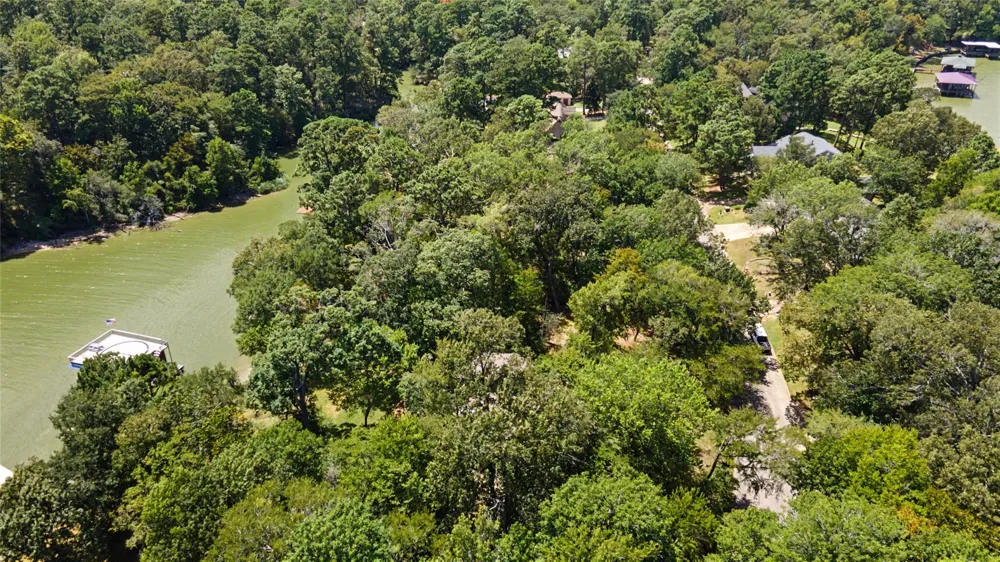 La Jolla Court Huntsville, TX 77320