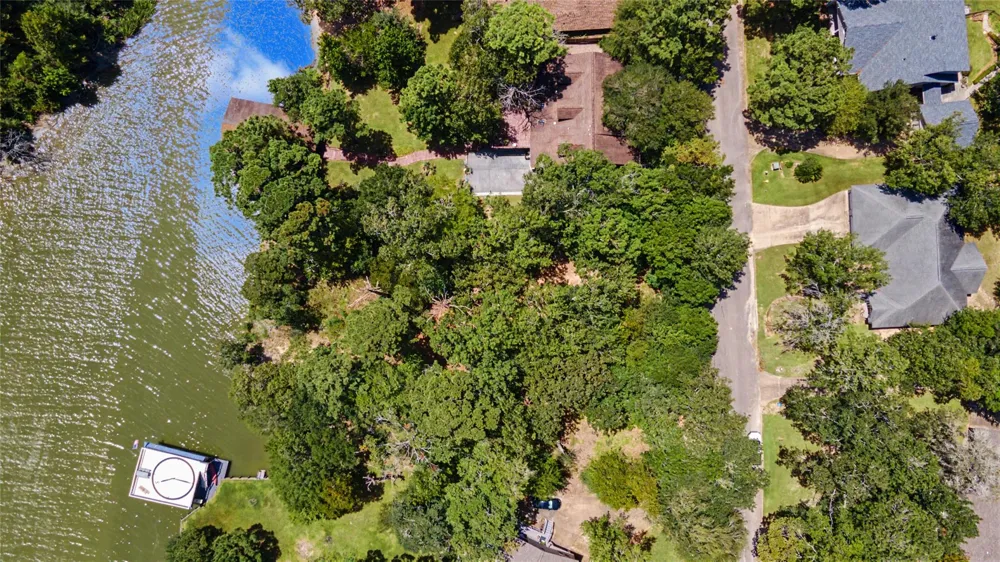 La Jolla Court Huntsville, TX 77320