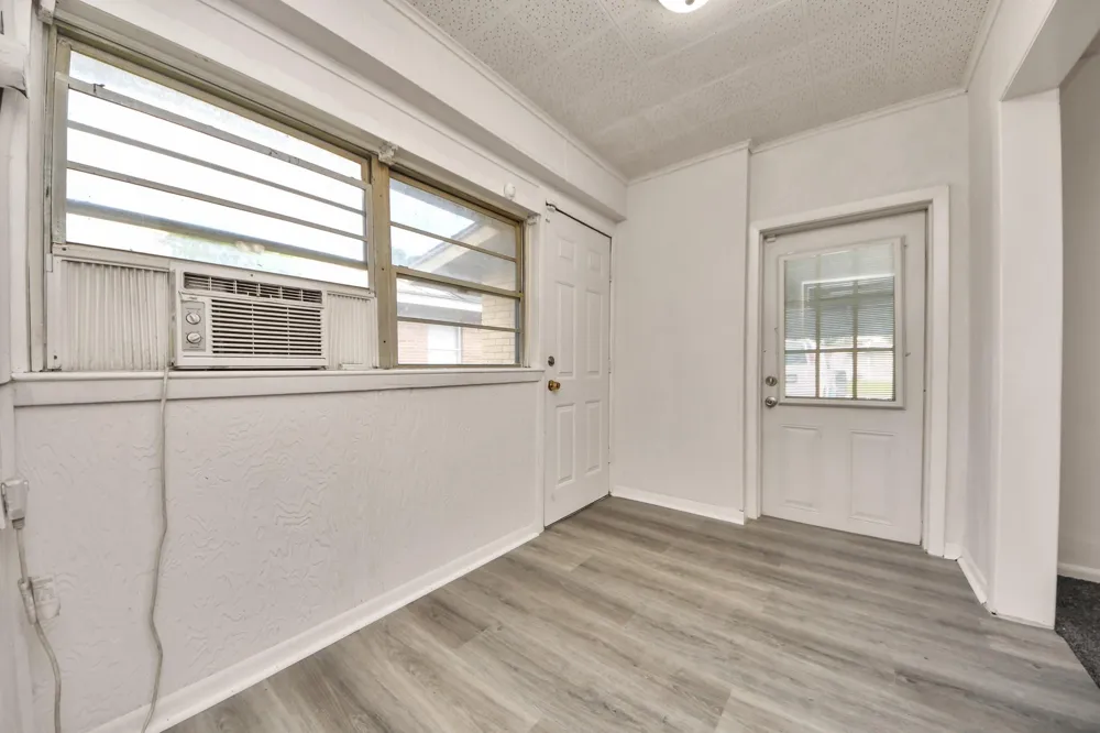 2703 Knotty Oaks Trail Houston, TX 77045