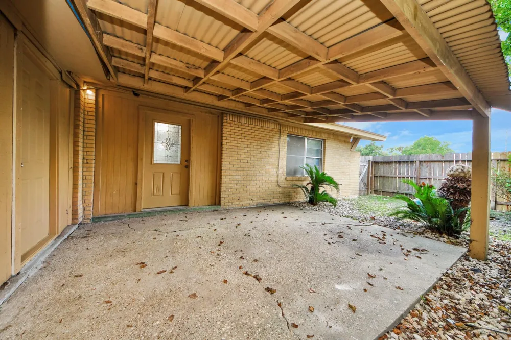 2703 Knotty Oaks Trail Houston, TX 77045