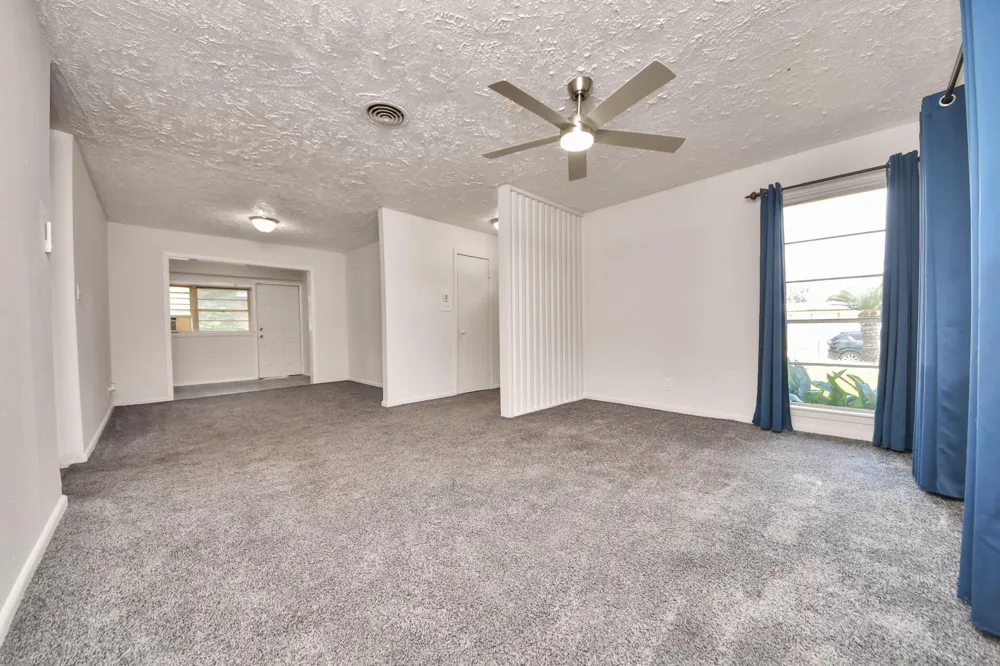 2703 Knotty Oaks Trail Houston, TX 77045