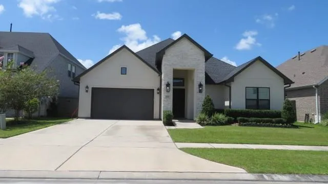 1916 Silver Point Court Friendswood, TX 77546