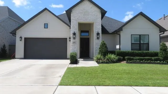 1916 Silver Point Court Friendswood, TX 77546