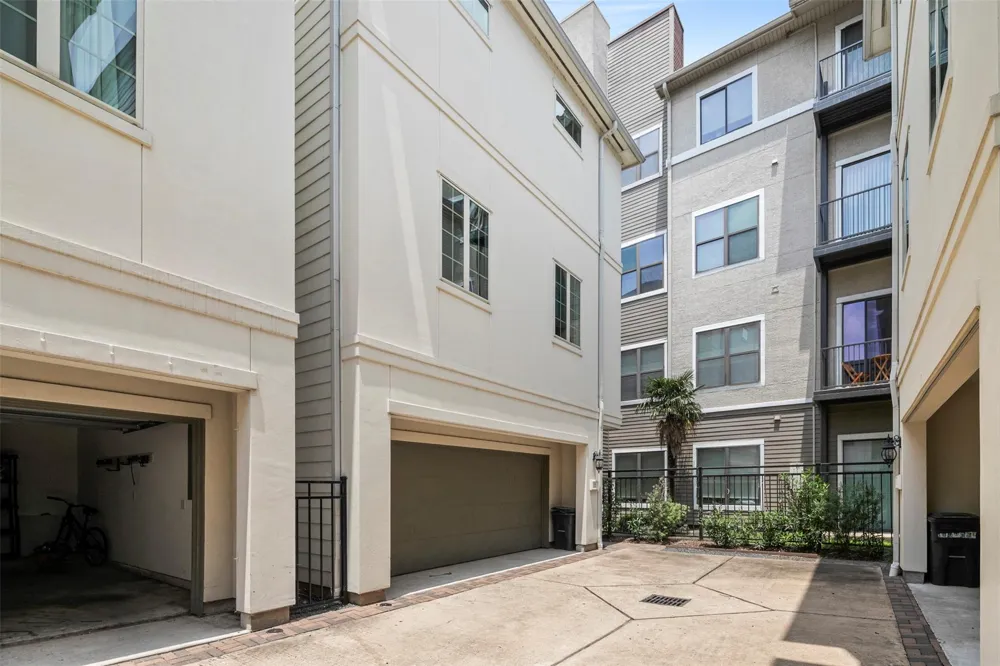 22 Hermann Park Court Houston, TX 77021