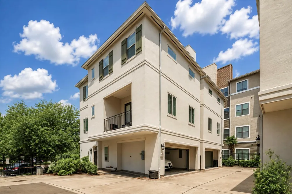 22 Hermann Park Court Houston, TX 77021