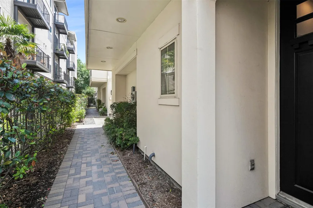 22 Hermann Park Court Houston, TX 77021