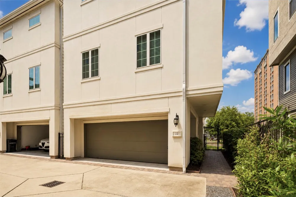 22 Hermann Park Court Houston, TX 77021