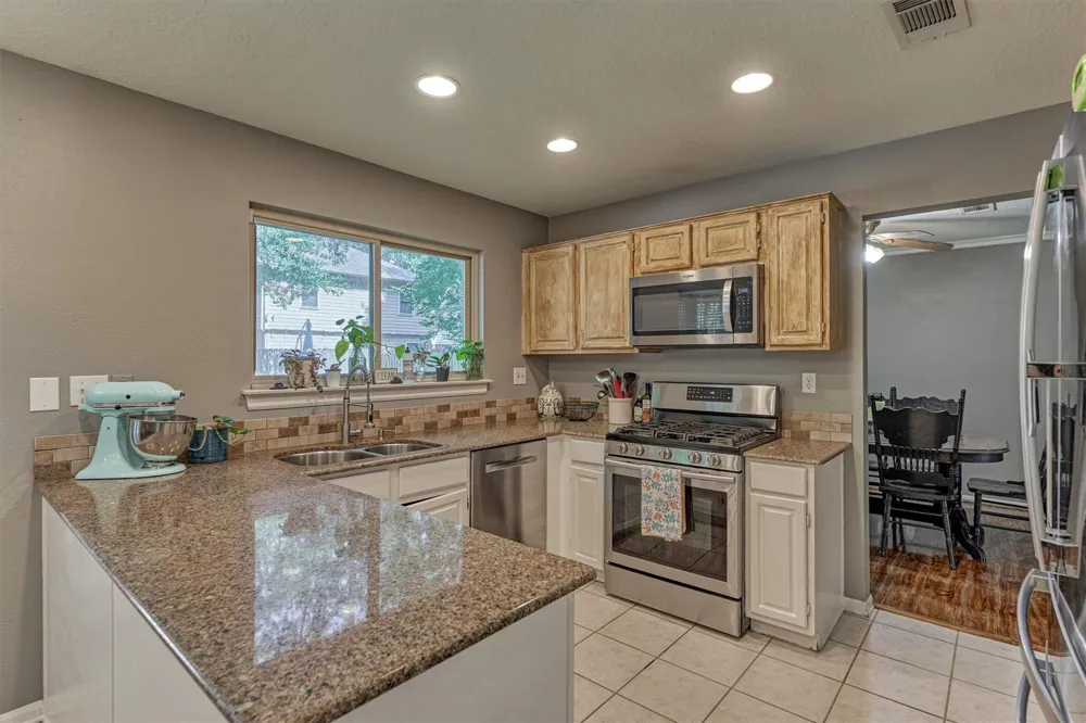 100 W Rainbow Ridge Circle The Woodlands, TX 77381