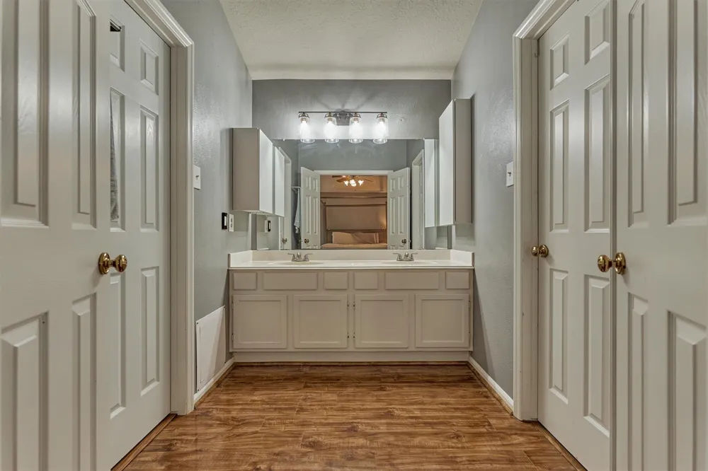 100 W Rainbow Ridge Circle The Woodlands, TX 77381