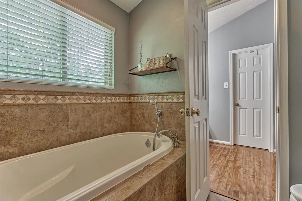 100 W Rainbow Ridge Circle The Woodlands, TX 77381