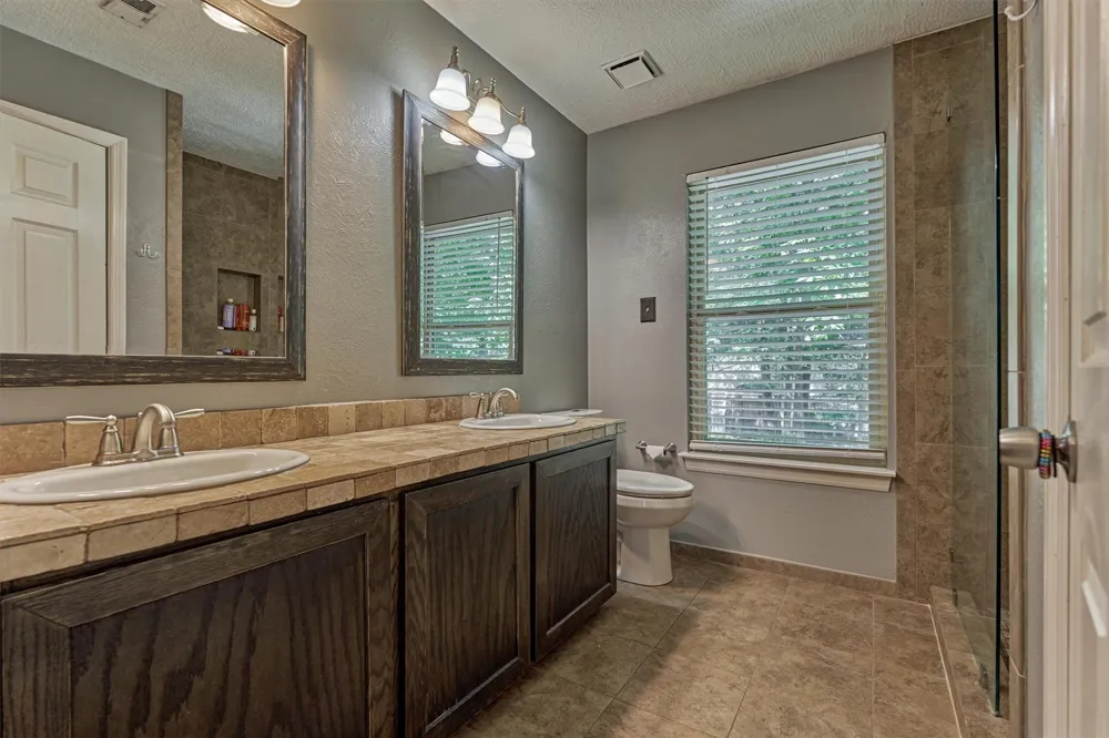 100 W Rainbow Ridge Circle The Woodlands, TX 77381