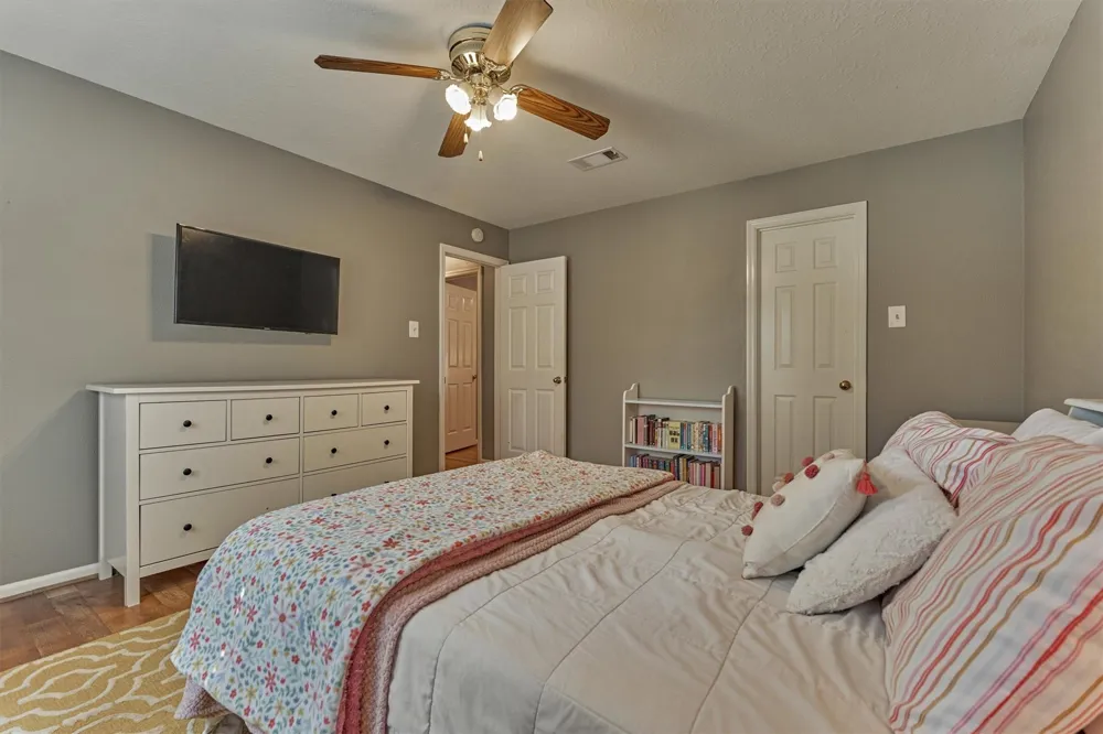 100 W Rainbow Ridge Circle The Woodlands, TX 77381