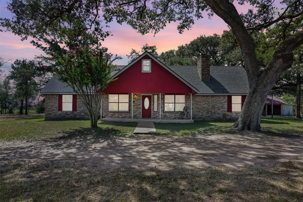 1107 County Road 151 Columbus, TX 78934