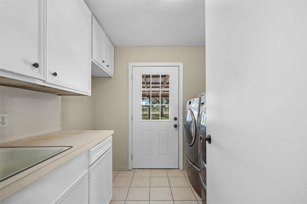 1107 County Road 151 Columbus, TX 78934