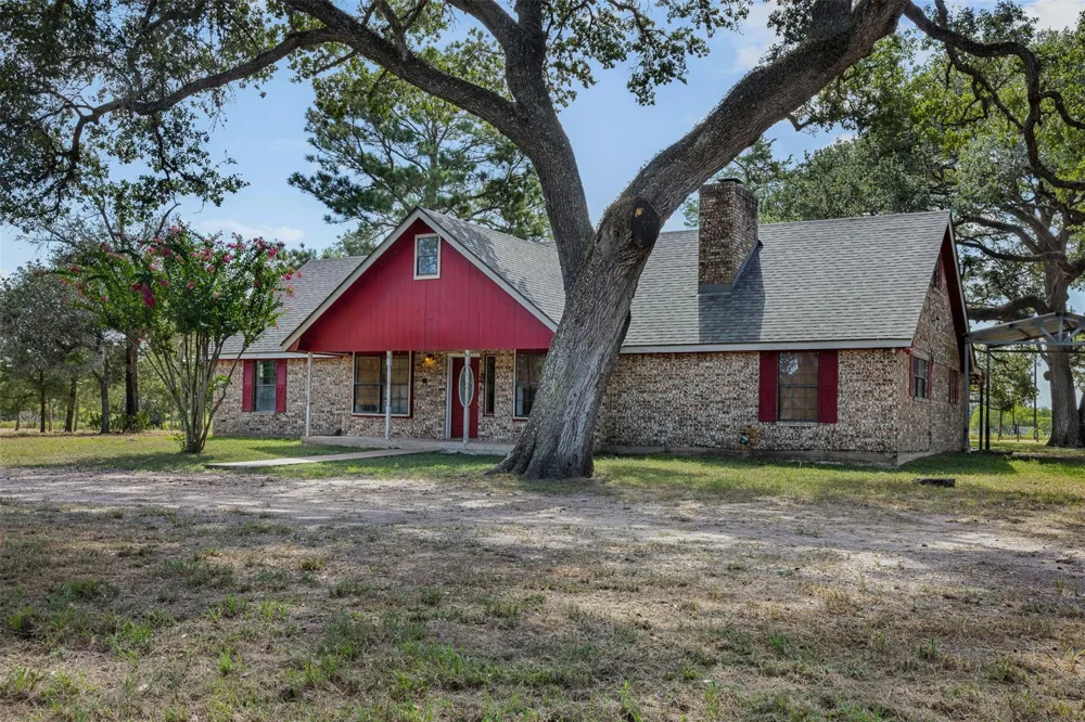 1107 County Road 151 Columbus, TX 78934