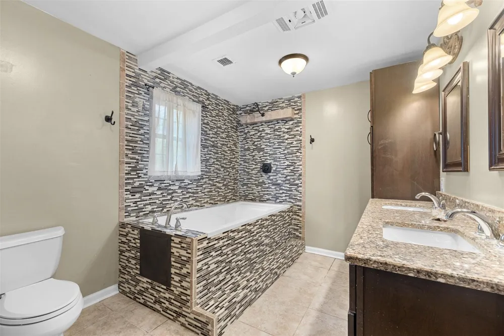 1107 County Road 151 Columbus, TX 78934