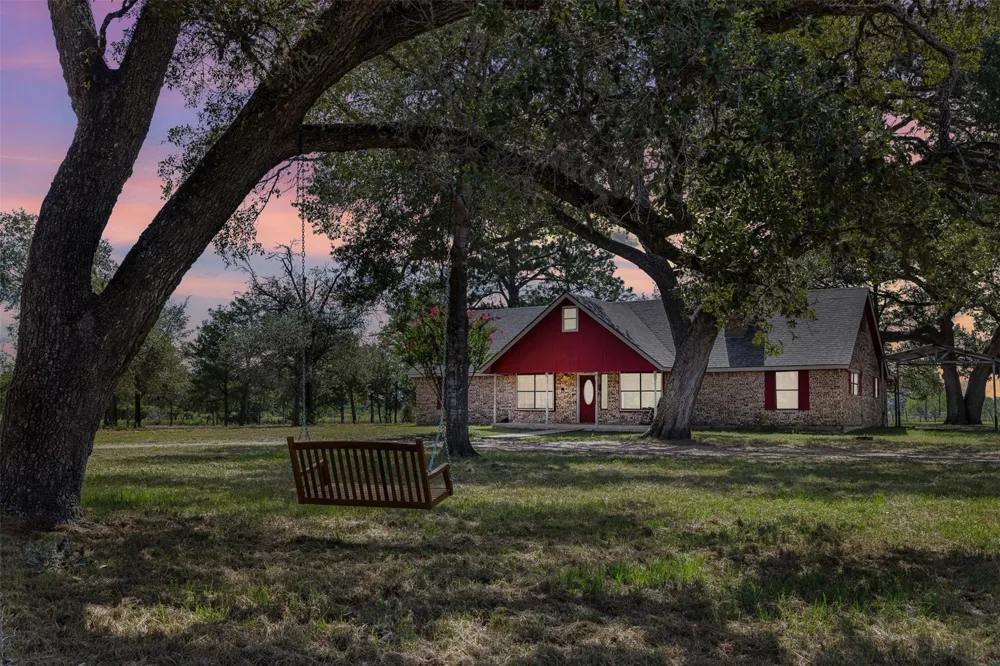 1107 County Road 151 Columbus, TX 78934