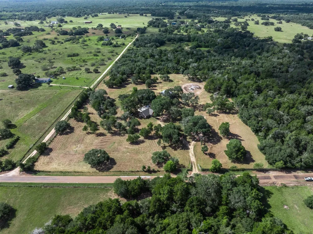 1107 County Road 151 Columbus, TX 78934