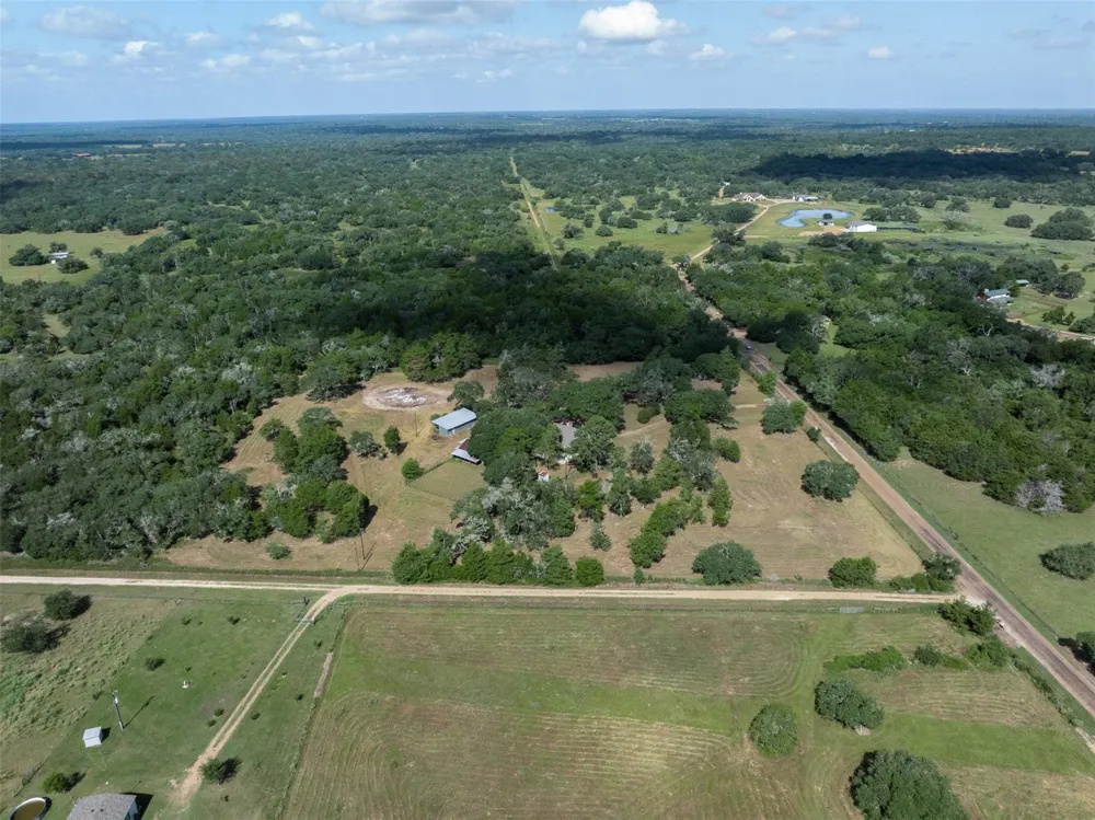 1107 County Road 151 Columbus, TX 78934