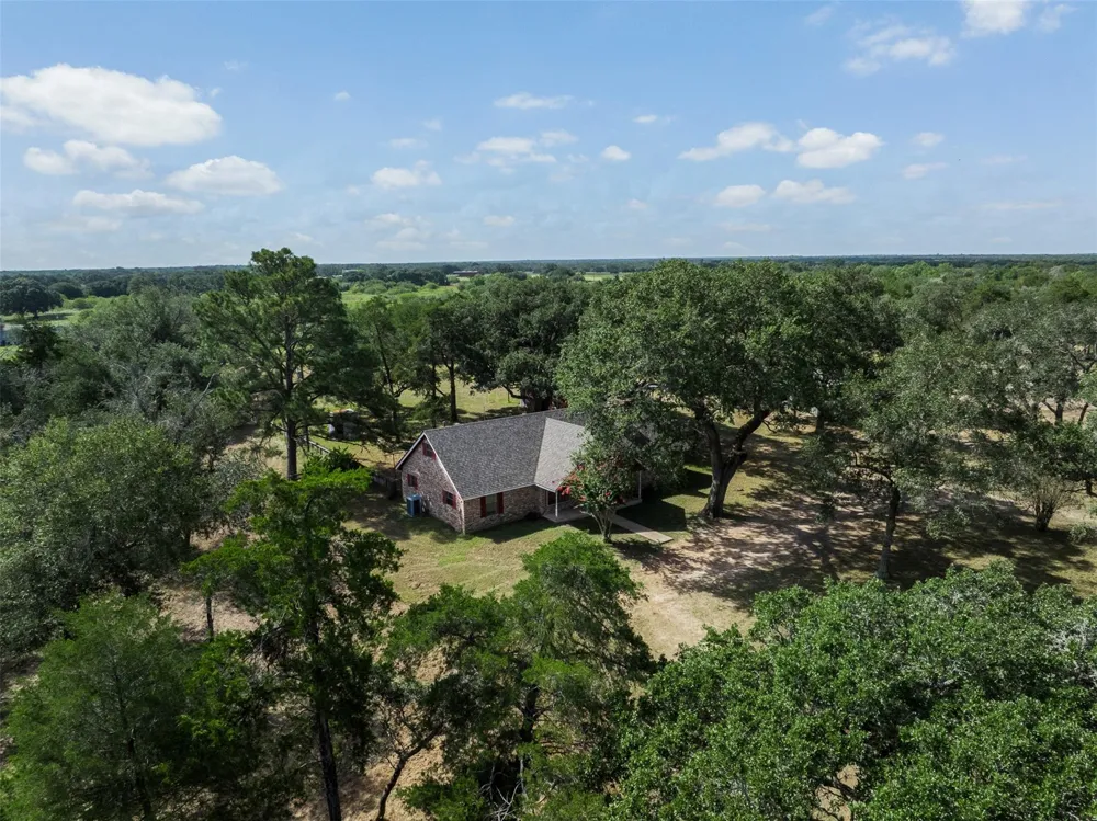 1107 County Road 151 Columbus, TX 78934