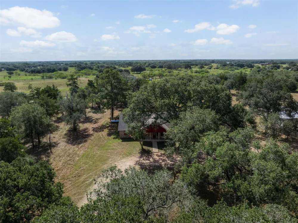1107 County Road 151 Columbus, TX 78934