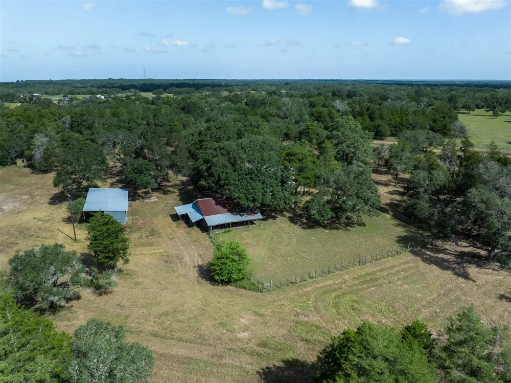 1107 County Road 151 Columbus, TX 78934