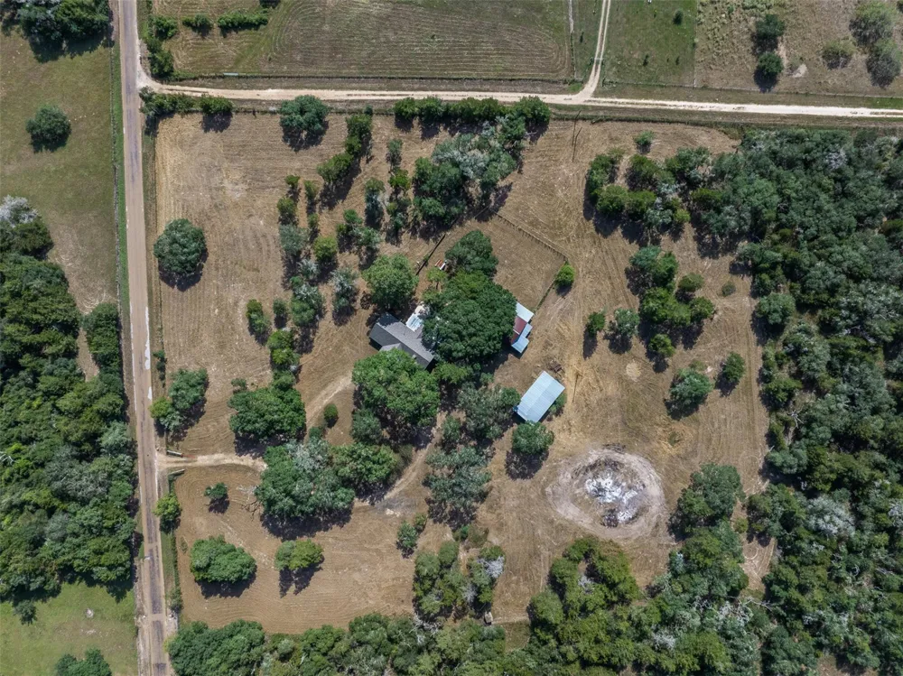 1107 County Road 151 Columbus, TX 78934