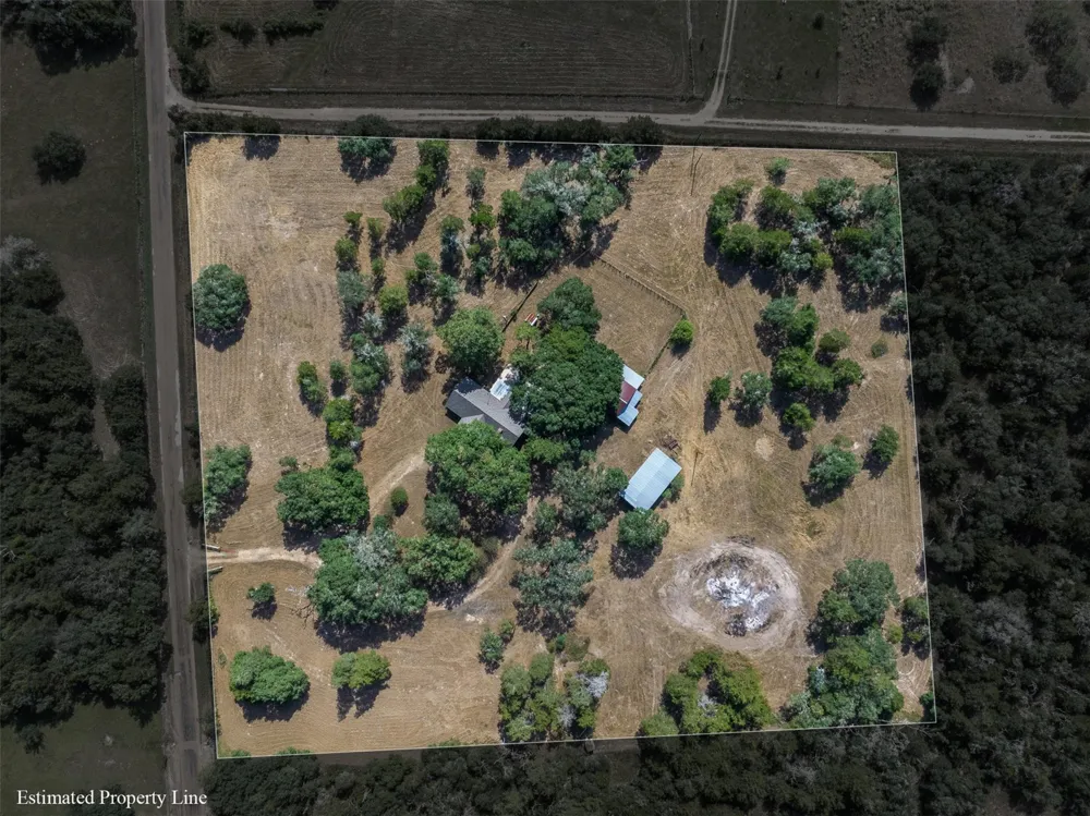 1107 County Road 151 Columbus, TX 78934