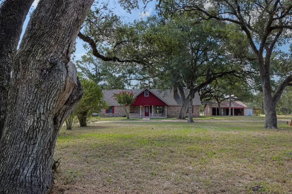 1107 County Road 151 Columbus, TX 78934