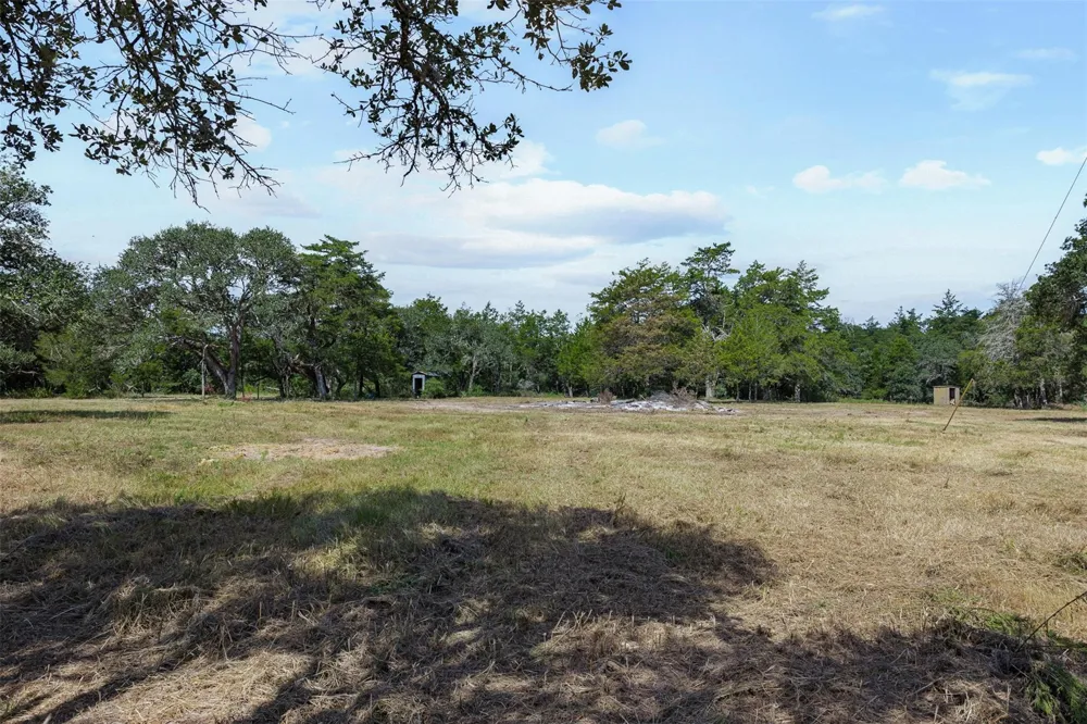 1107 County Road 151 Columbus, TX 78934