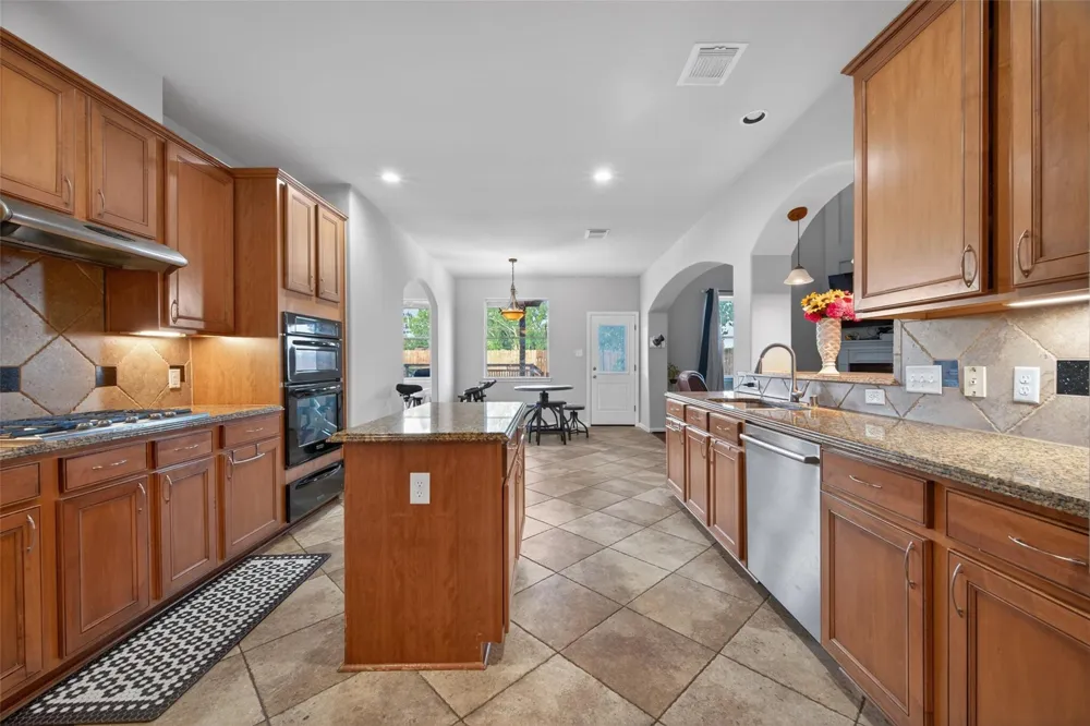 394 Dover Lane League City, TX 77573