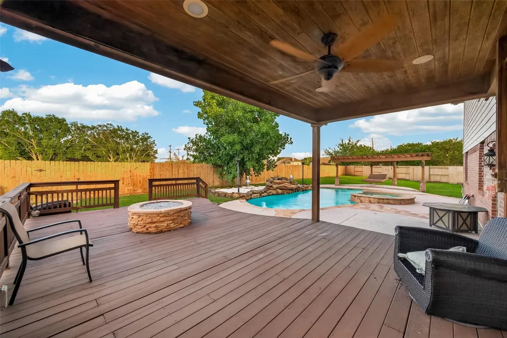 394 Dover Lane League City, TX 77573