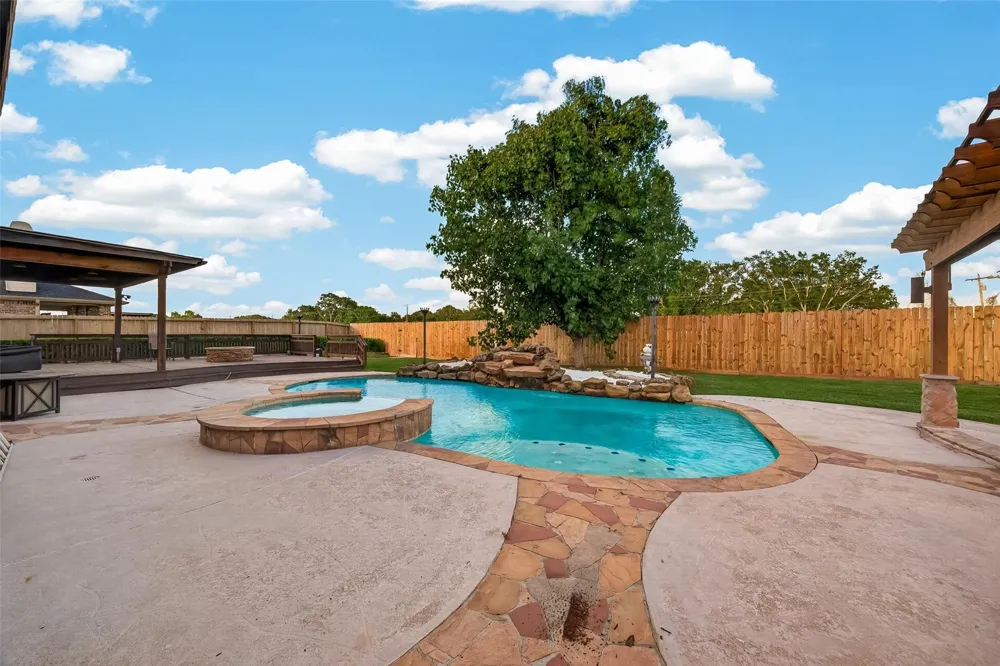 394 Dover Lane League City, TX 77573