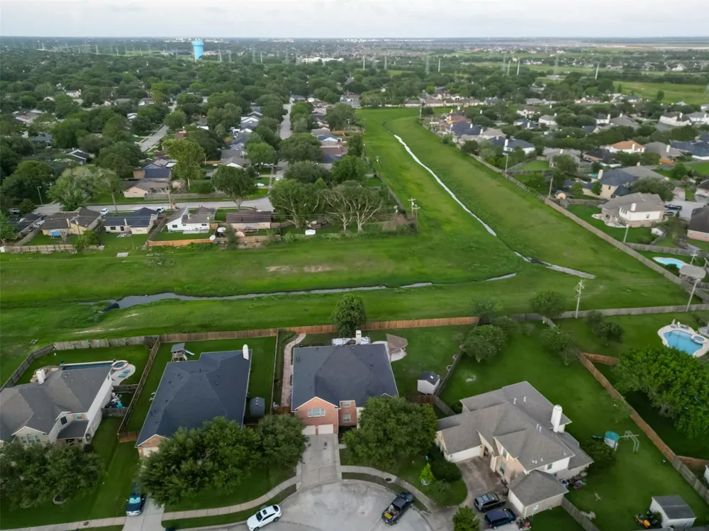394 Dover Lane League City, TX 77573