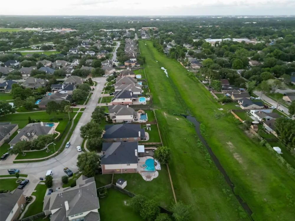 394 Dover Lane League City, TX 77573