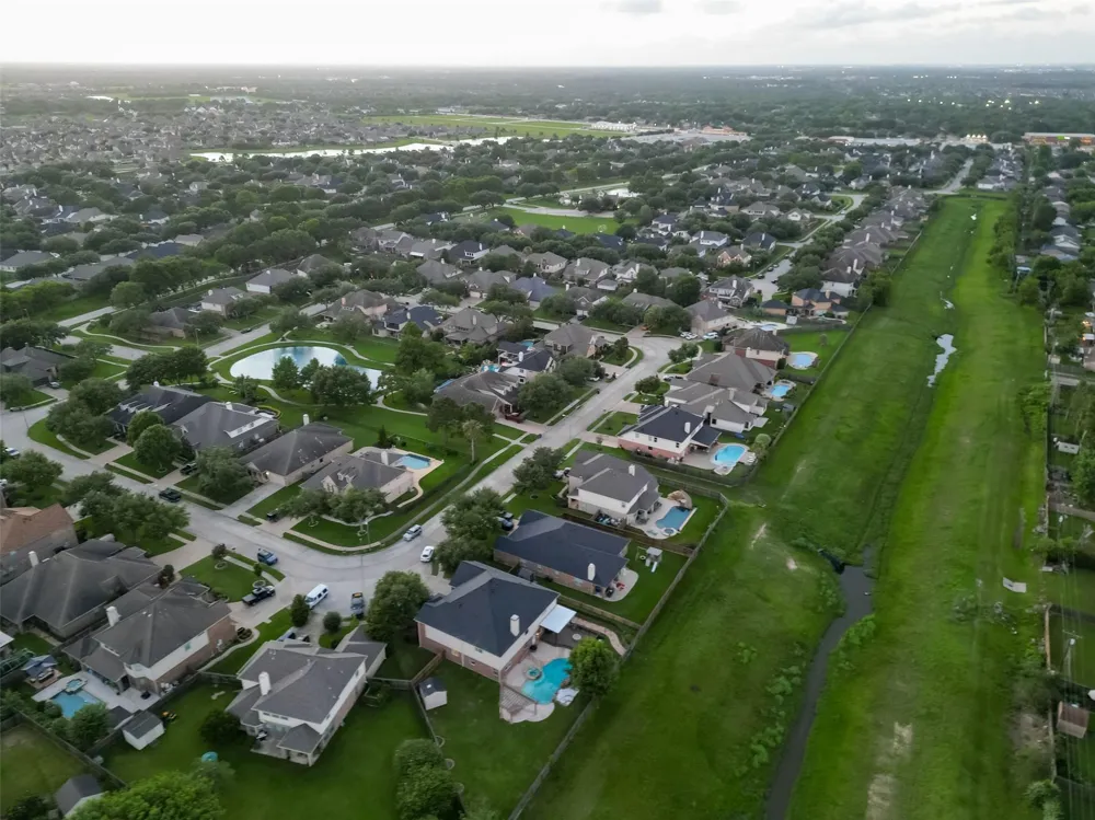 394 Dover Lane League City, TX 77573