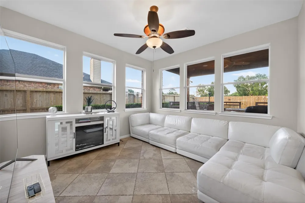 394 Dover Lane League City, TX 77573