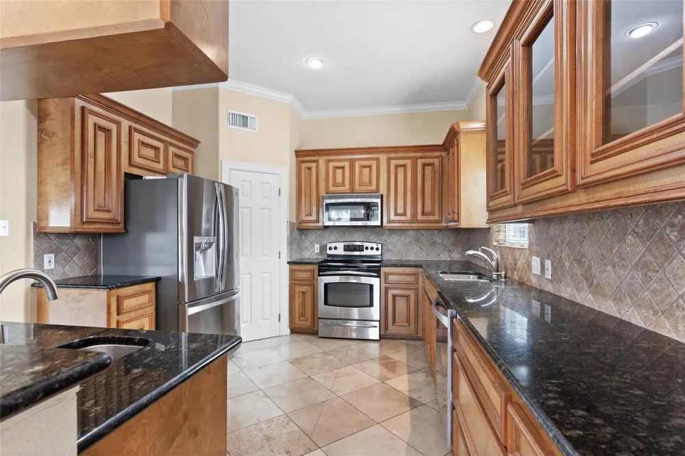 1110 Papeete Street Tiki Island, TX 77554