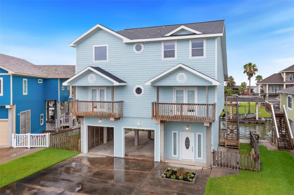 1110 Papeete Street Tiki Island, TX 77554